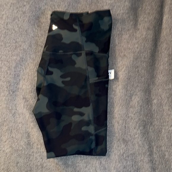 Old Navy Maternity Full Panel Powersoft Leggings - Picture 3 of 3